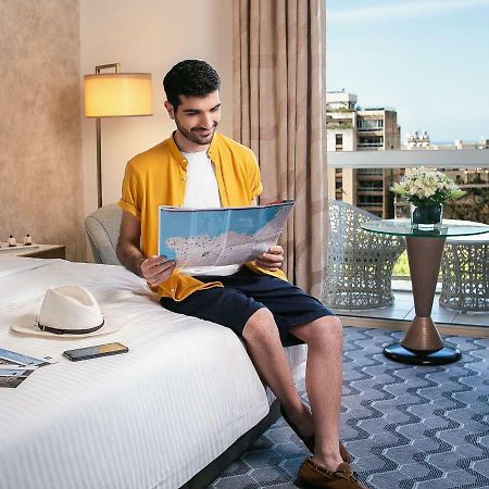 เกฟฟิเนอร์ โรตาน่า Hotel เบรุต ภายนอก รูปภาพ A guest at the hotel