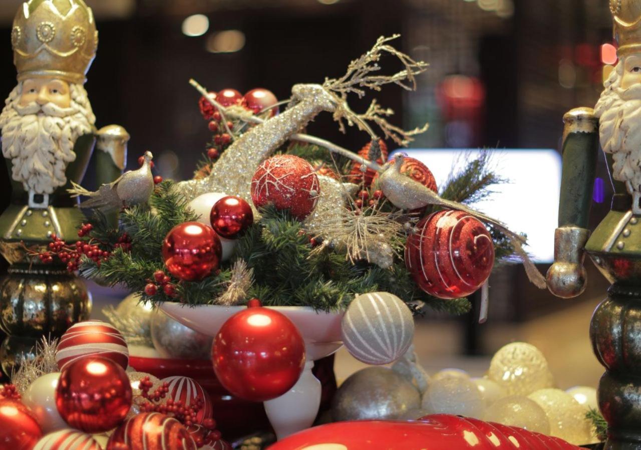 เกฟฟิเนอร์ โรตาน่า Hotel เบรุต ภายนอก รูปภาพ Christmas ornaments