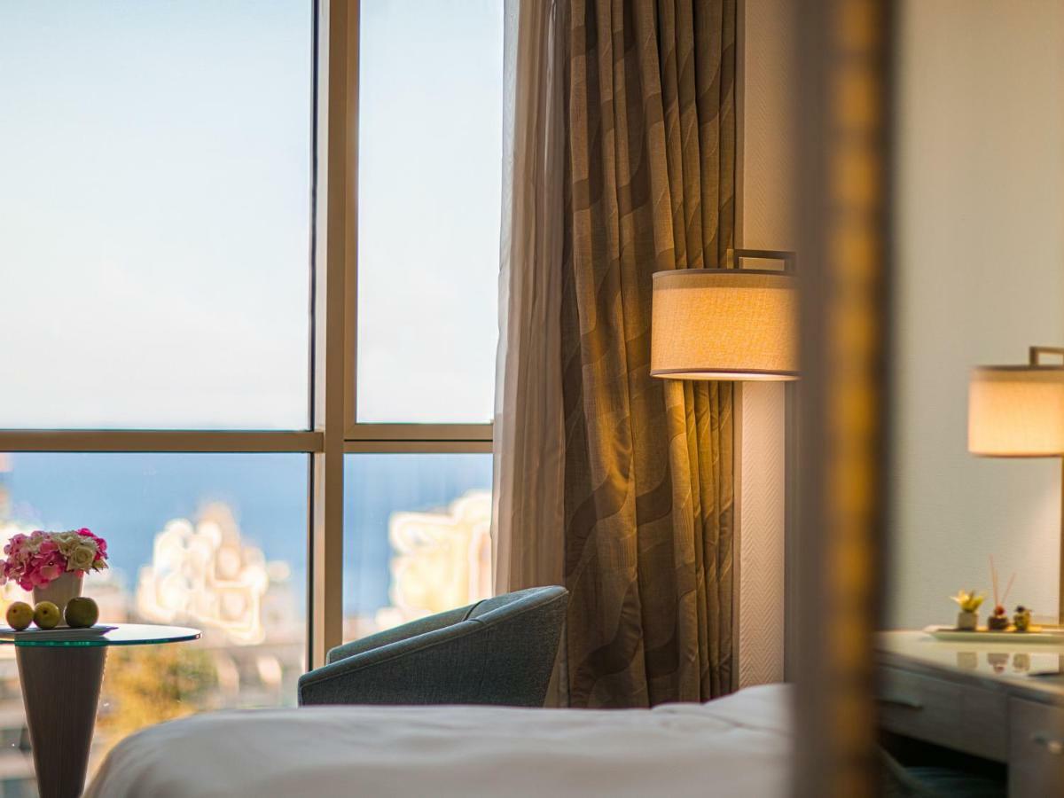 เกฟฟิเนอร์ โรตาน่า Hotel เบรุต ภายนอก รูปภาพ A guest room at the hotel