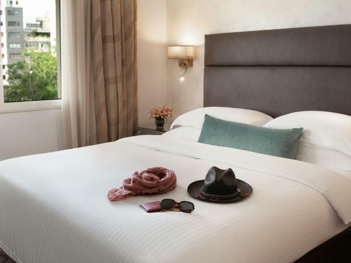 เกฟฟิเนอร์ โรตาน่า Hotel เบรุต ภายนอก รูปภาพ A bedroom at the hotel