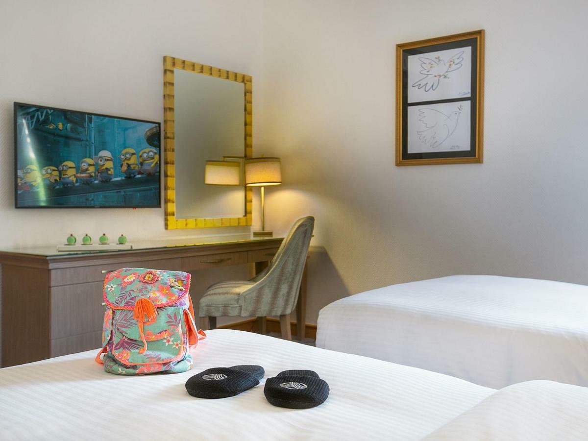 เกฟฟิเนอร์ โรตาน่า Hotel เบรุต ภายนอก รูปภาพ A guest room at the hotel